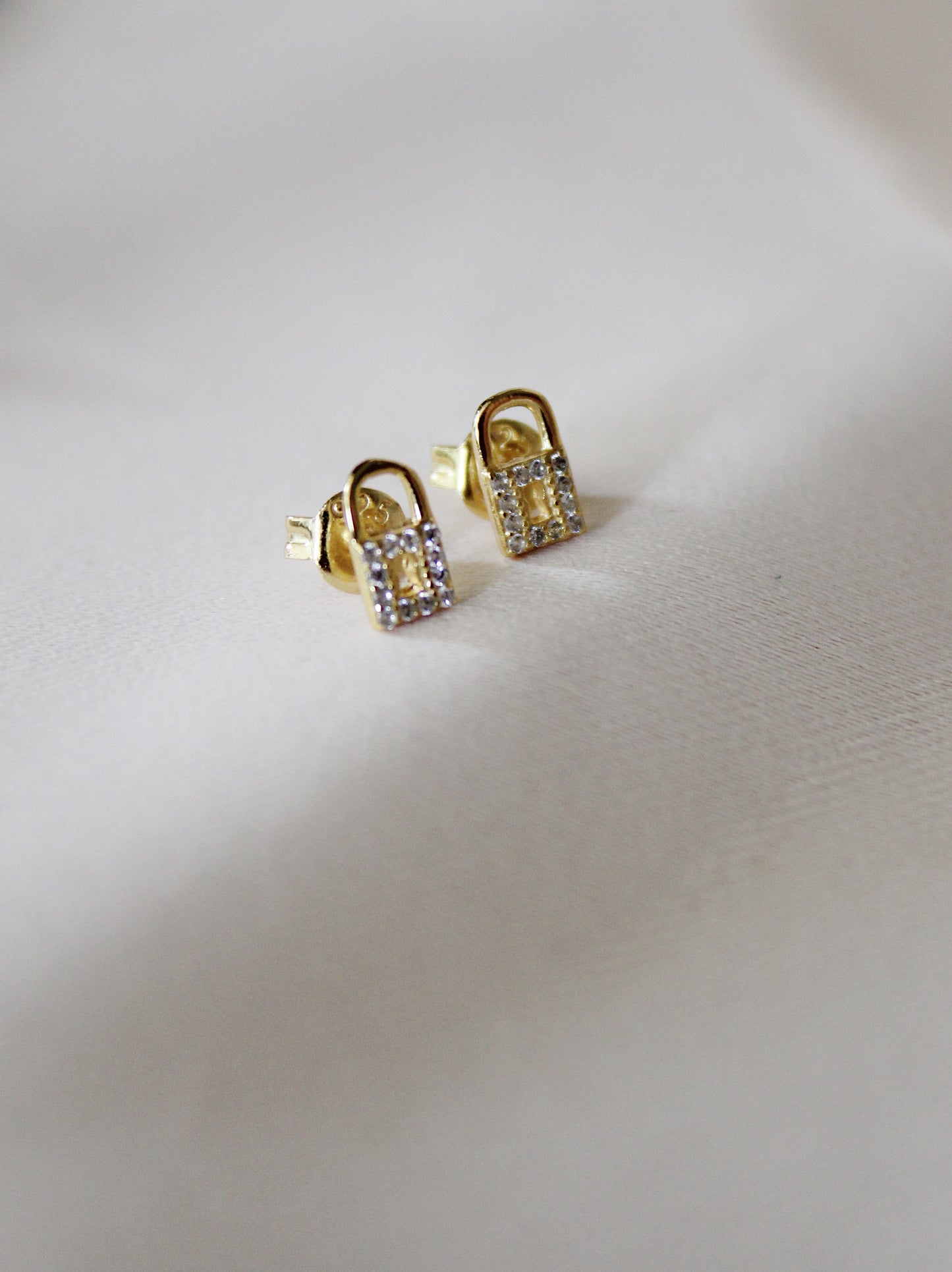 Micropave Lock Studs